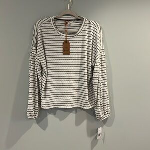 Women’s Weatherproof Vintage brand striped 3/4 sleeve shirt.